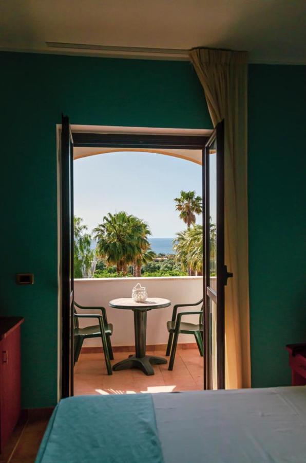 Costa Degli Dei Resort Capo Vaticano Extérieur photo