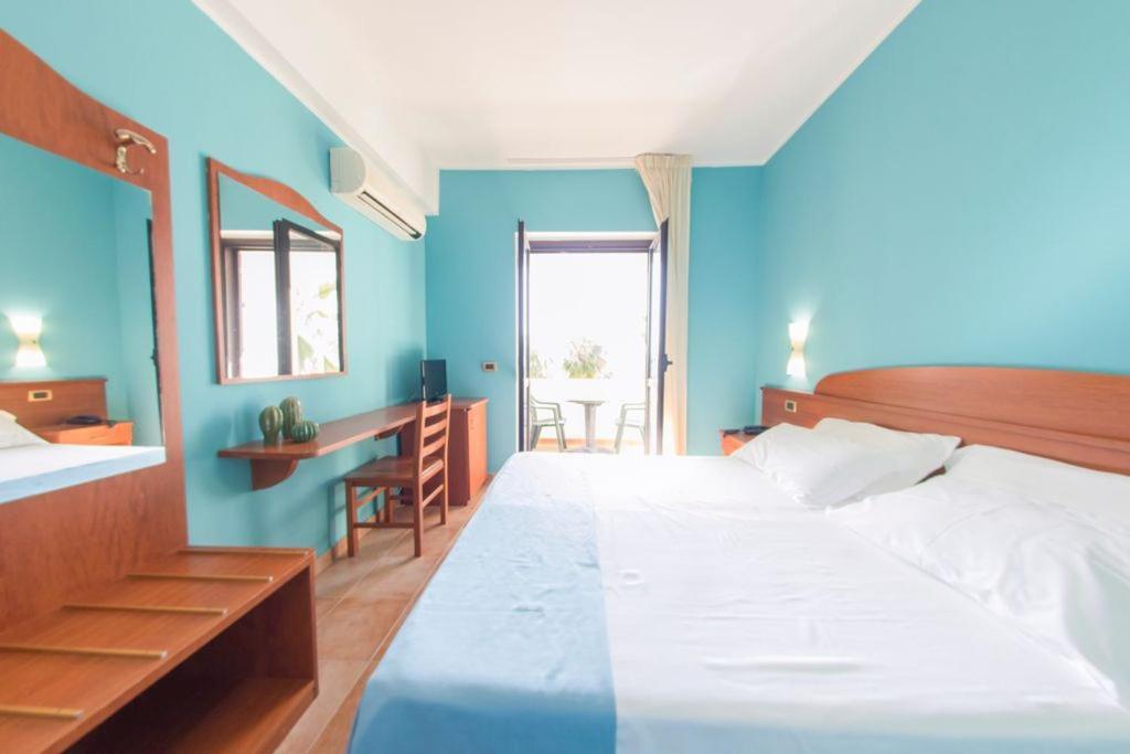 Costa Degli Dei Resort Capo Vaticano Extérieur photo
